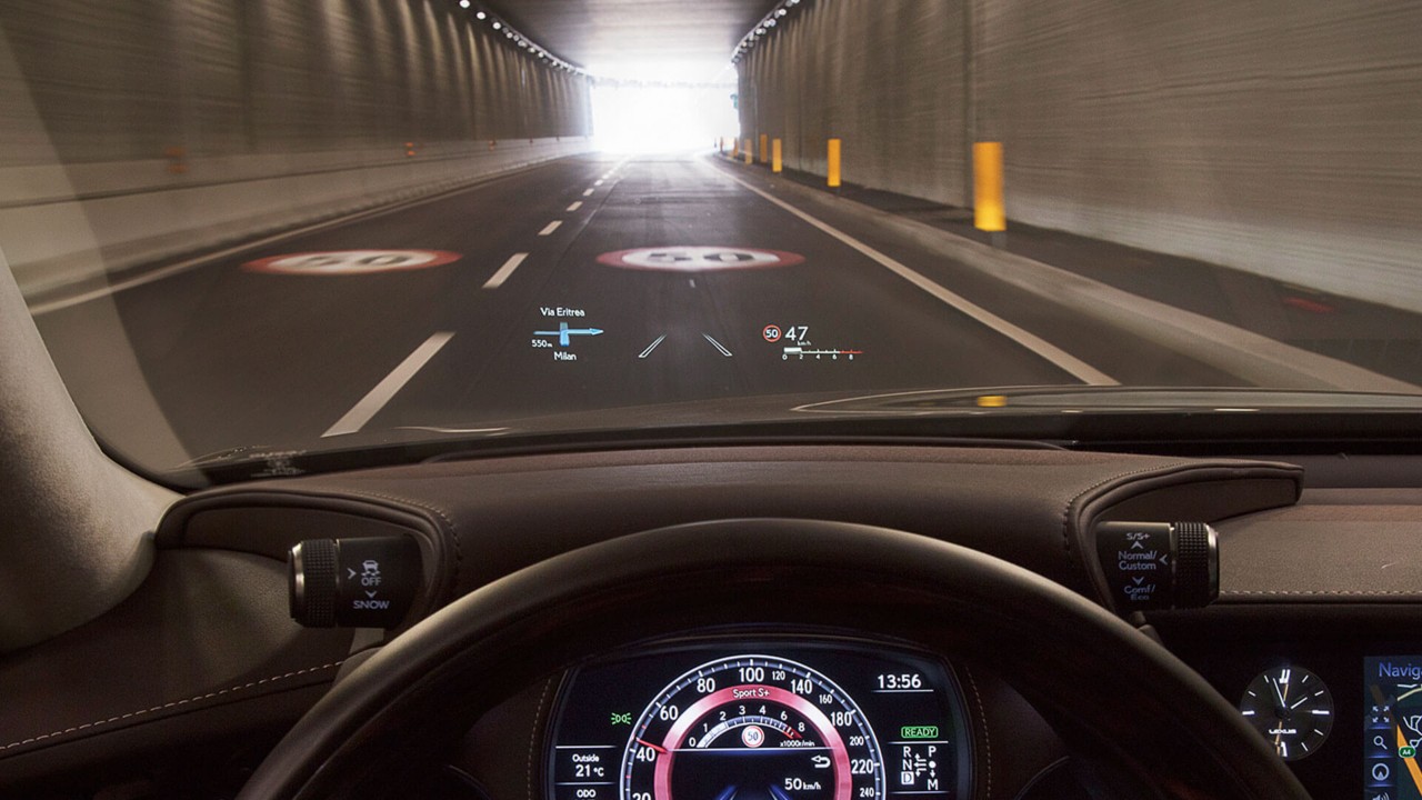 2018-lexus-ls-experience-feature-heads-up-display-1920x1080tcm-3154-1197038-3