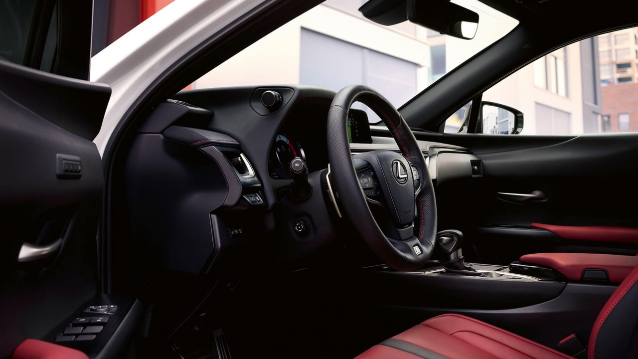 2018-lexus-ux-eu-experience-driver-focused-cockpit-1920x1080tcm-3154-1495167-3