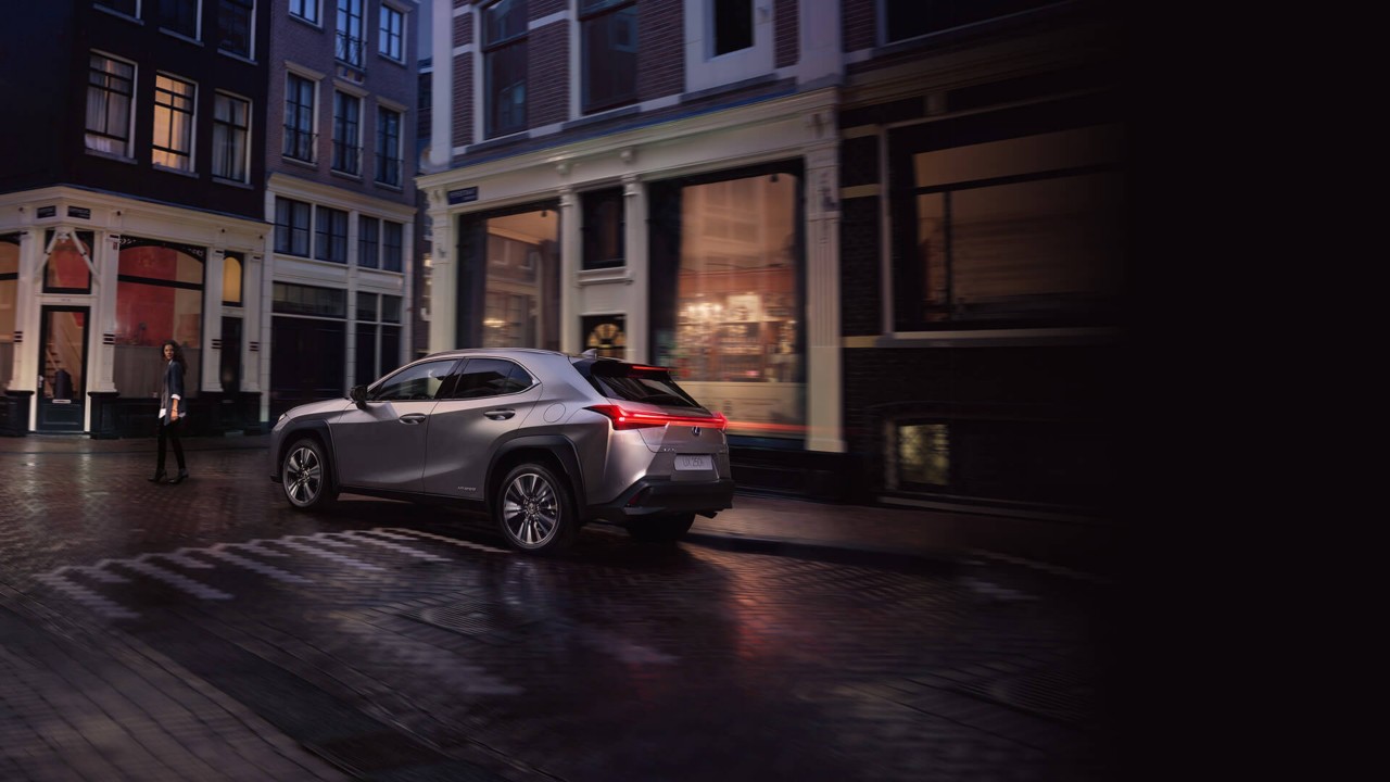 BİR MİLYONDAN ÇOX LEXUS ÖZÜ ENERJİ YIĞAN HİBRİD İSTEHSAL EDİLİB
